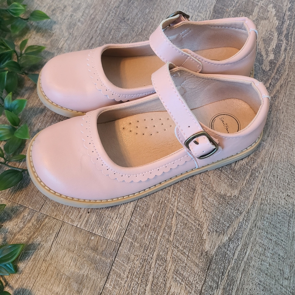 Sweet Honey Leather Upper Scalloped Mary Jane's, Size 2Y, Light Pink